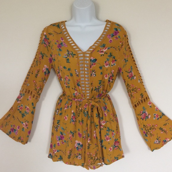 BLEUH CIEL Floral Romper - Picture 1 of 7